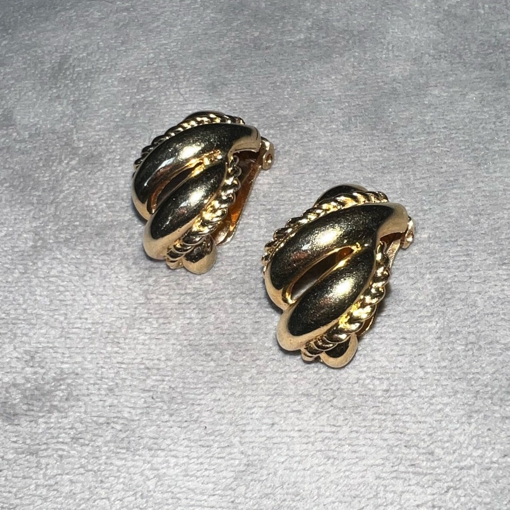 Bergere Vintage Earrings View 4